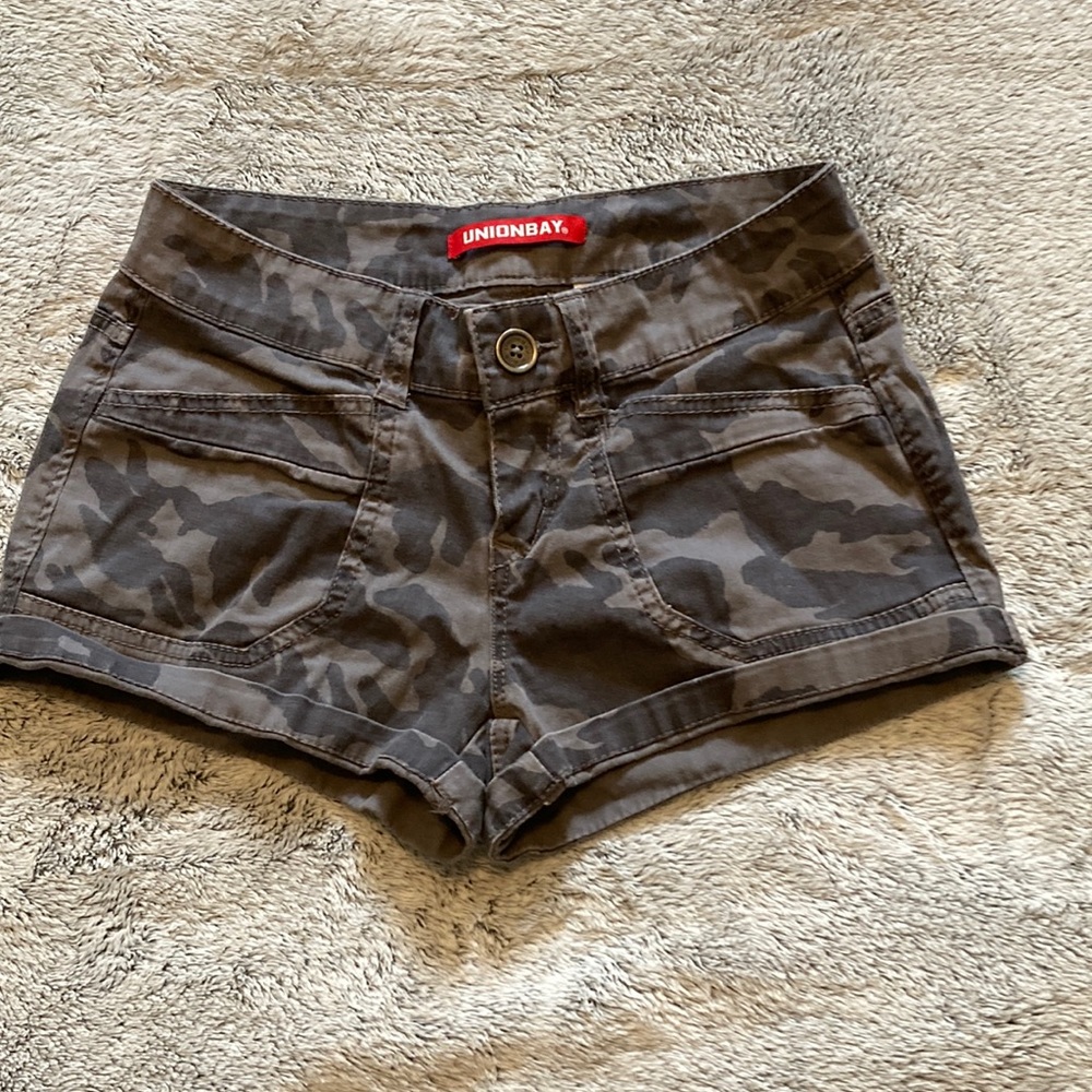 Unionbay gray camo shorts
